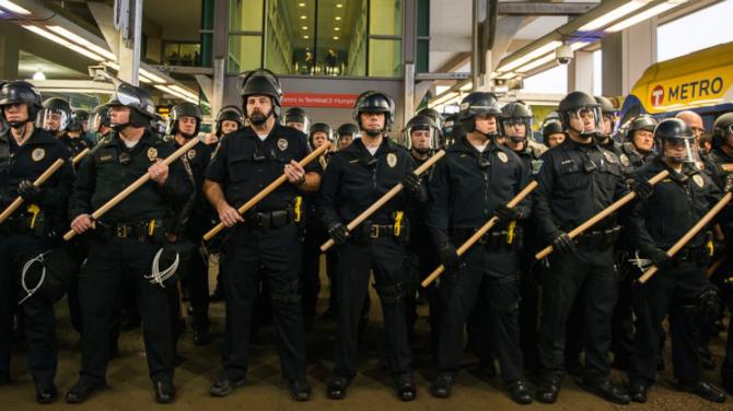 GTY_protest_minnesota3_cf_151223_16x9_992